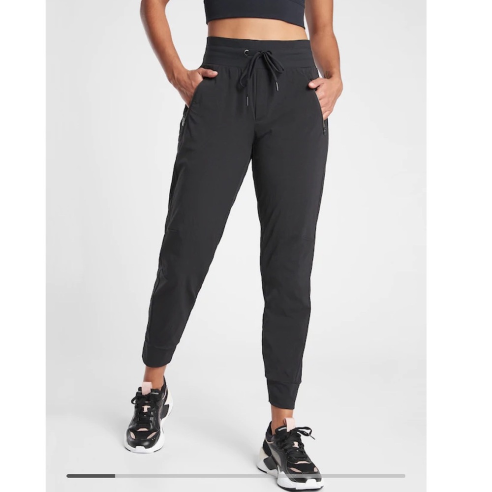 NWT Athleta Trekkie North Jogger